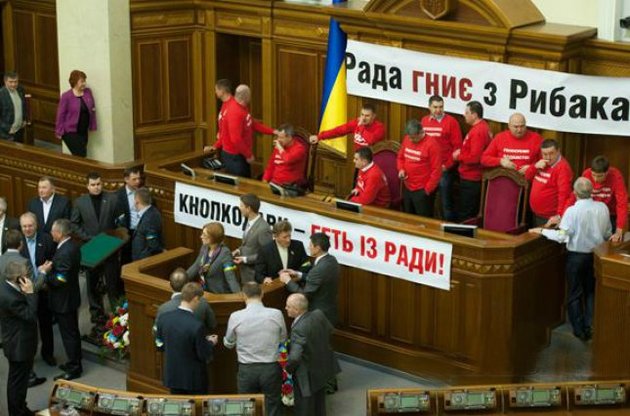 "Свобода" готова блокировать Раду до тех пор, пока Янукович не распустит парламент