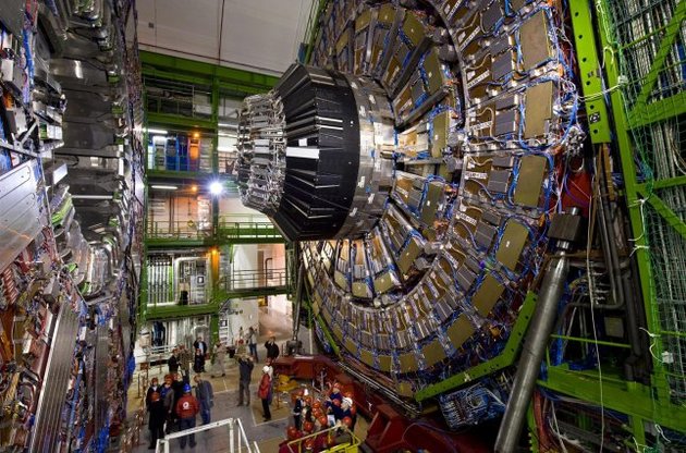 Большой адронный коллайдер закрыли на ремонт до конца 2014 года