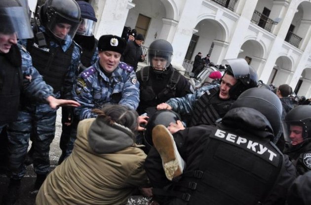 Начальника киевского "Беркута" отстранили после побоища в Гостином дворе