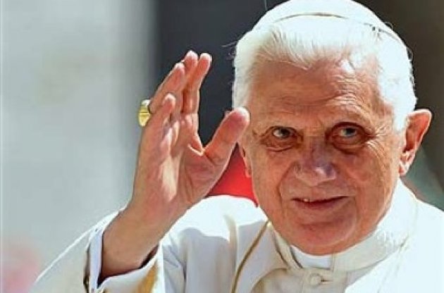 Бенедикт XVI разрешил провести конклав раньше 15 марта