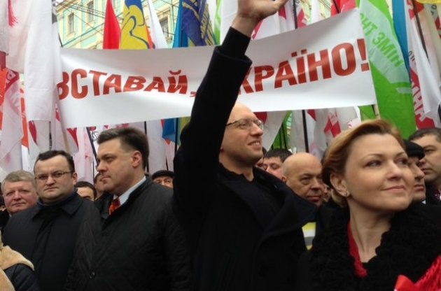 Яценюк узнал о планах Янукович провести выборы президента в один тур