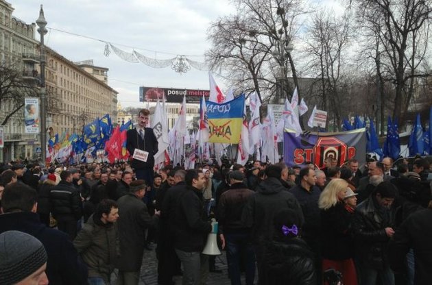 Оппозиционеры решили оставаться у Рады, пока не прояснится вопрос с выборами в Киеве