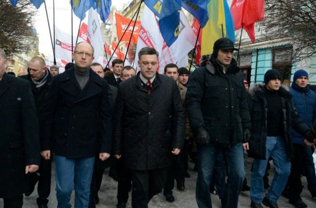 Опозиція кличе українців до Києва на акцію протесту і вимагає справу за фактом захоплення держвлади
