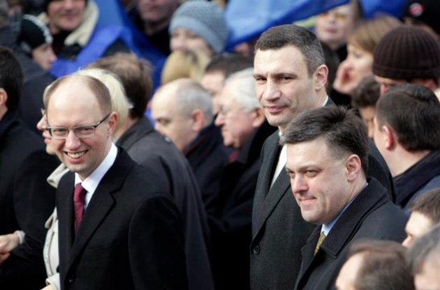 Яценюка, Кличко и Тягнибока вызвали в суд из-за блокирования парламента