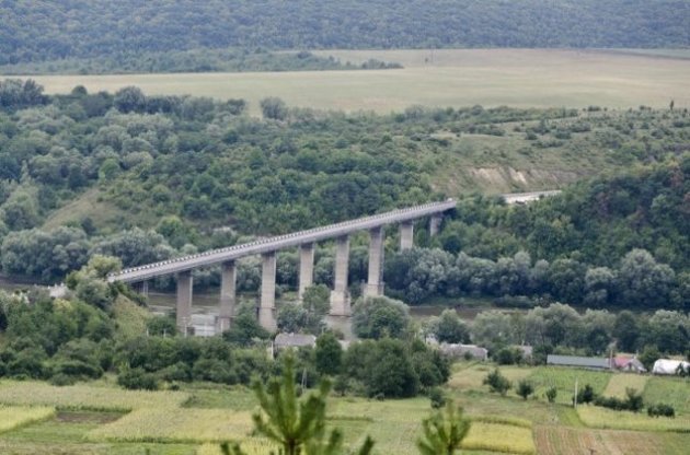 В Черновицкой области треснул мост через Днестр, часть области отрезана от Украины