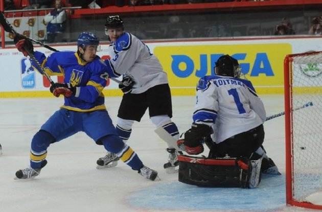 Украинские хоккеисты вновь обескуражили соперника, забросив в его ворота восемь шайб