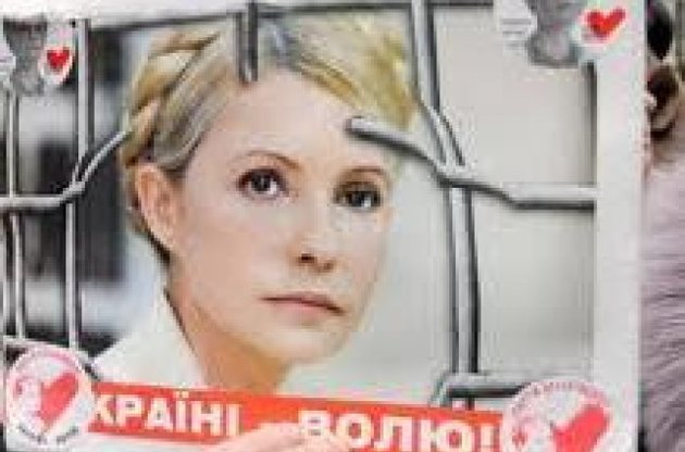 Янукович принял во внимание ходатайство женщин-депутатов о помиловании Тимошенко