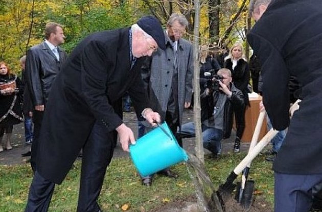 Во время сегодняшнего субботника в Украине высадят 2 млн деревьев