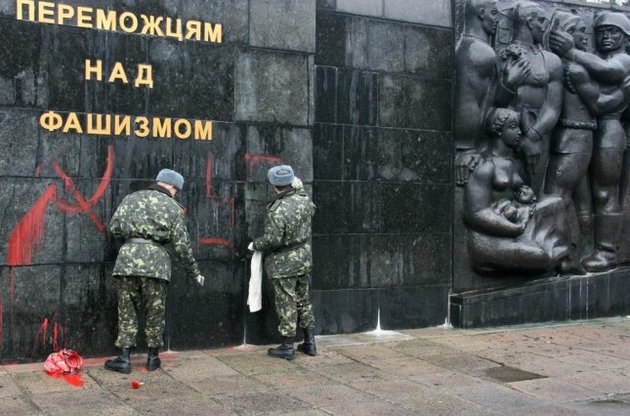 Львовская милиция готовится ко Дню Победы защищать все памятники