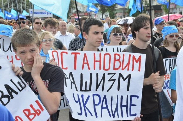 В Киев уже привезли около 20 тыс. юных "антифашистов"