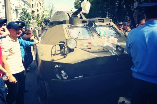 Захарченко утверждает, что БТР на митинг оппозиции приехал вместе с Турчиновым