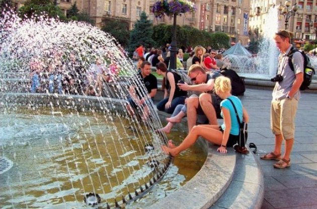 В преддверии Дня Киева неизвестные испортили фонтаны на Майдане