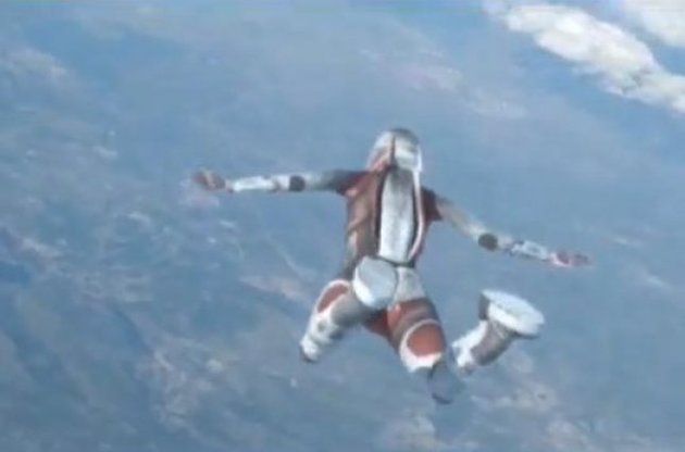 Создан костюм "Железного человека", в котором астронавты смогут прыгать на Землю из космоса без парашюта