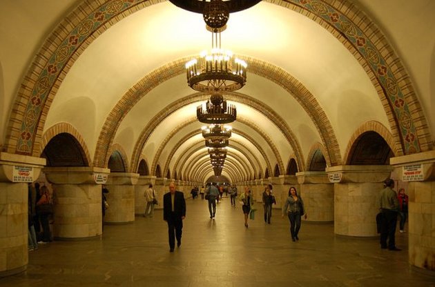 С июня по август киевлян просят не пользоваться переходом с зеленой на красную ветку метро