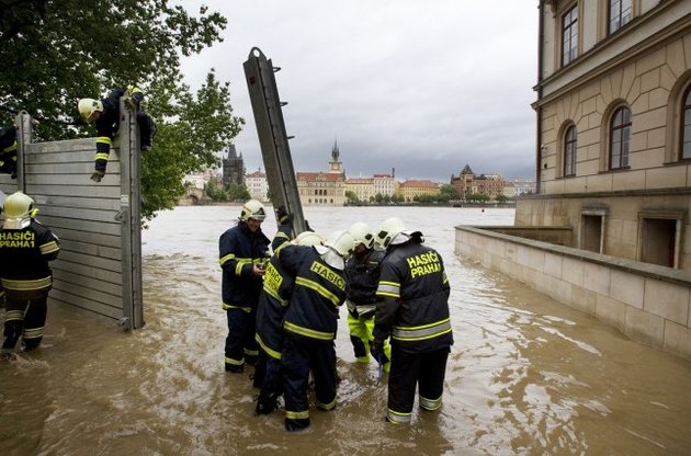 Европу заливает: уже трое погибших в наводнениях, восемь пропали без вести