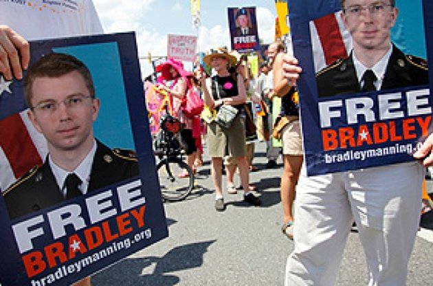 У США судять інформатора WikiLeaks: Бредлі Меннінгу загрожує довічне ув'язнення