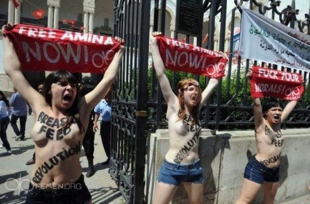 Арестованным в Тунисе активистками FEMEN грозит полгода тюрьмы, лидер движения депортирована в Украину