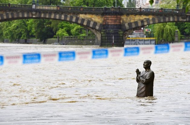 Число жертв наводнения в Чехии выросло до восьми