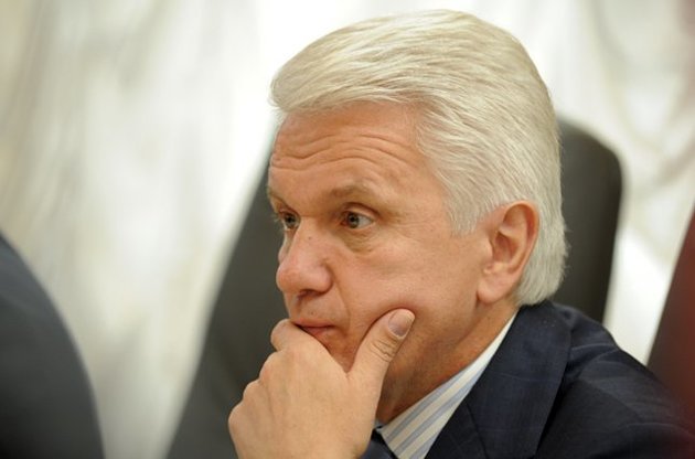 Литвин заявил, что еще четыре депутата написали заявления о выходе из "Батьківщини"