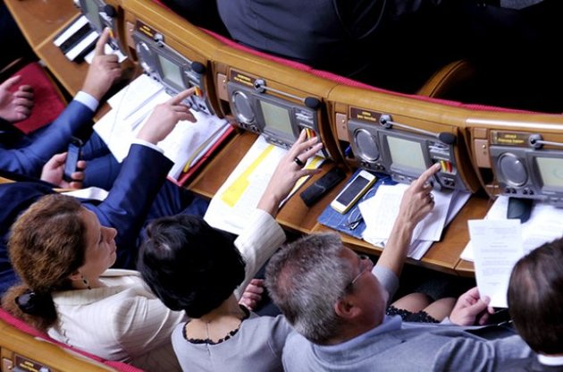 Партия регионов собирает подписи за внеочередное заседание Рады