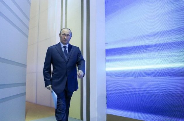 В России за шутку над разводом Путина ведущих Общественного телевидения лишили эфира