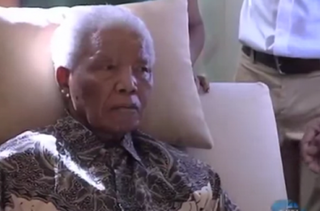 Нельсон Мандела при смерти: по всей Южной Африке молятся за его выздоровление