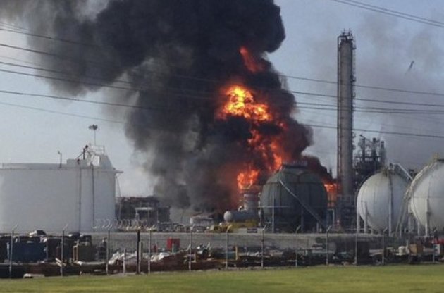 От мощного взрыва на химическом заводе в США пострадали более 30 человек