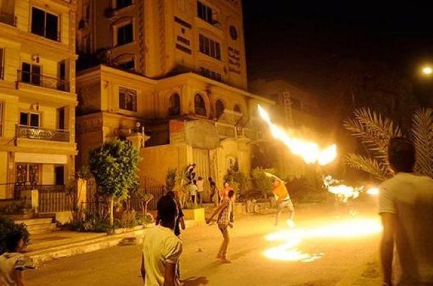 Демонстранты в Каире разгромили и сожгли штаб-квартиру правящей партии