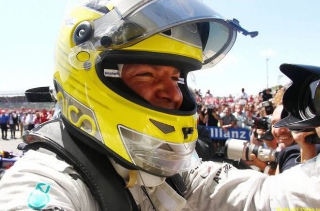 Росберг выиграл вторую гонку в сезоне, вновь избежав проблем с шинами