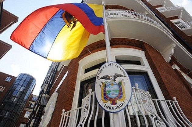 В посольстве Эквадора в Лондоне найден "жучок"