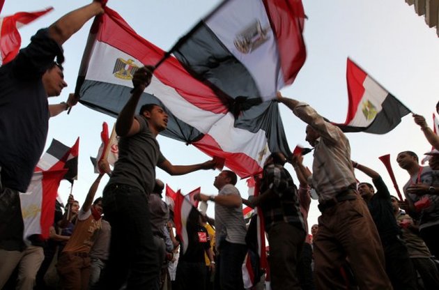 В результате свержения в Египте режима исламистов, на мировых рынках подорожали нефть и золото