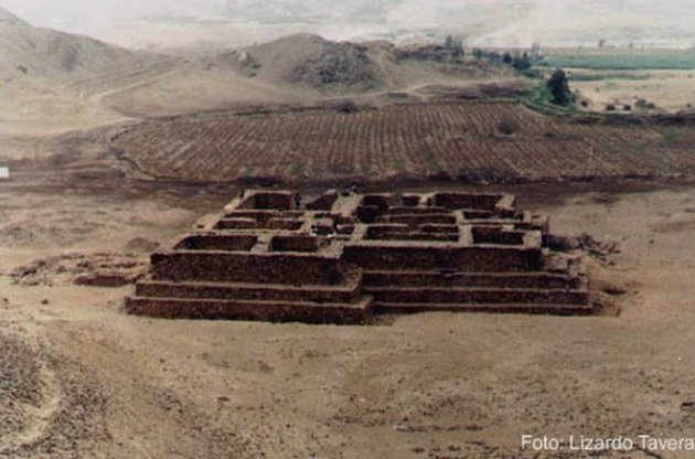 В древнем центре в Перу бульдозерами снесли пирамиду возрастом 4 тысячи лет