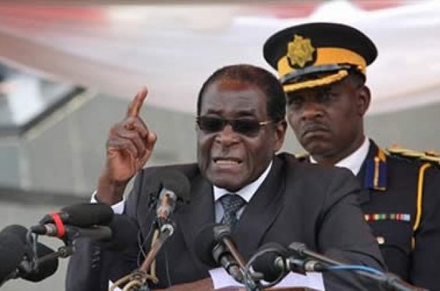 Переизбранный в седьмой раз президент Зимбабве посоветовал своим оппонентам "пойти и повеситься"