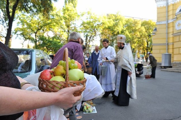 Православні та греко-католики святкують Яблучний Спас