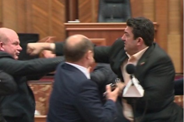 В парламенте Молдовы за драками депутатов будет следить спецкомиссар