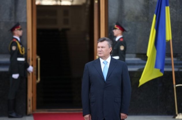 Янукович принял участие в торжественном поднятии флага Украины