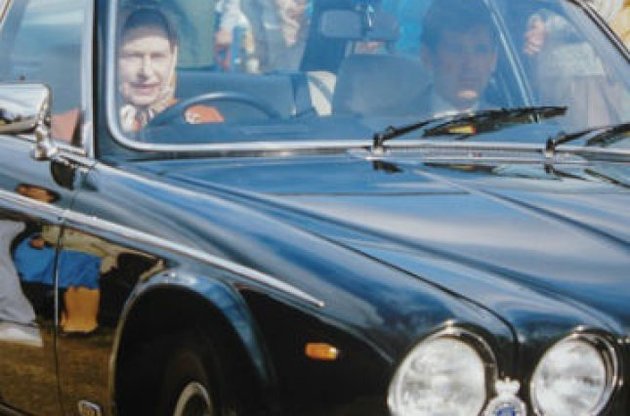 В Великобритании на аукционе продали лимузин Елизаветы II