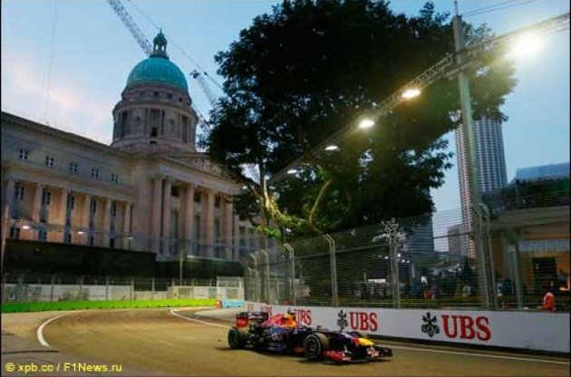 Формула 1: Феттель вновь оставил Алонсо позади, победив в ночной гонке в Сингапуре