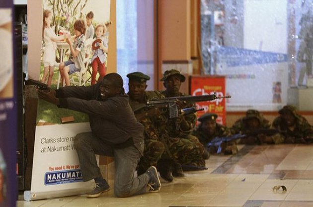 У захопленому ТЦ у Кенії поновилася стрілянина: влада сумнівається у причетності "білої вдови"