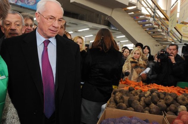 Азаров распорядился обеспечить макроэкономическую стабильность дешевыми овощами