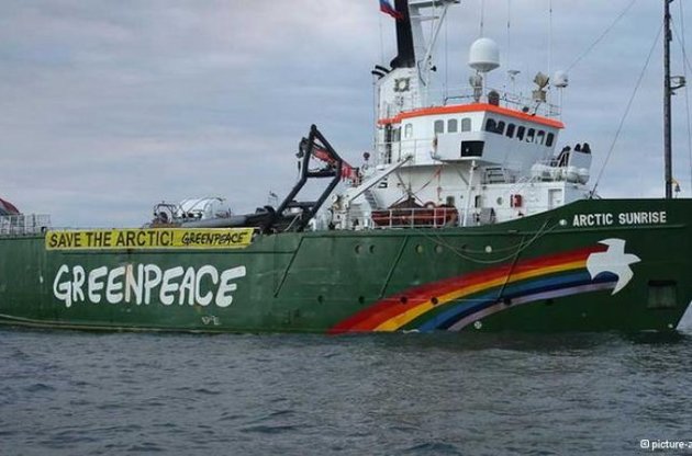 Пяти активистам Greenpeace грозит до 15 лет тюрьмы за попытку проникнуть на платформу "Газпрома"