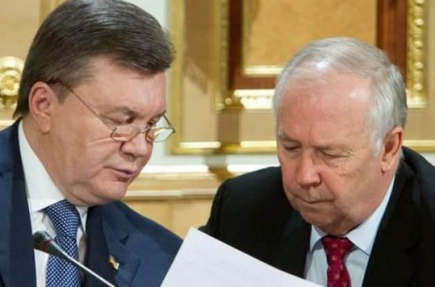 Янукович пообещал Рыбаку подписать закон о лечении Тимошенко