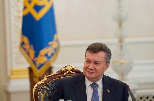 Янукович пообещал инвесторам жестко реагировать на чиновничий произвол