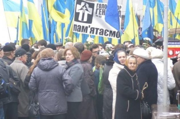 В траурном шествии в Киеве в день 80-летия Голодомора приняли участие шесть тысяч человек