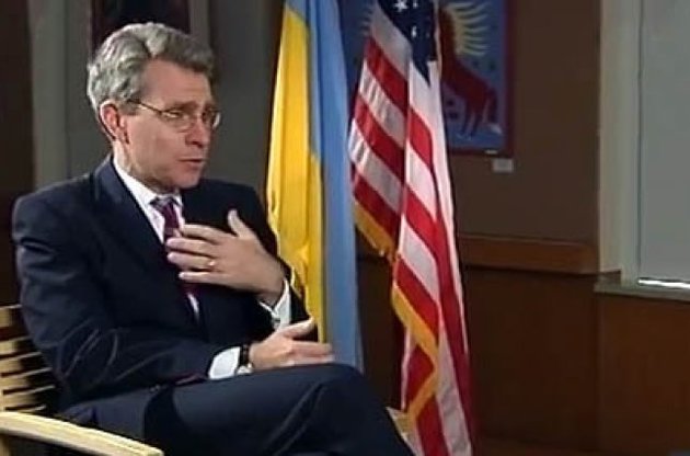 Посол США осудил разгон Евромайдана в Киеве