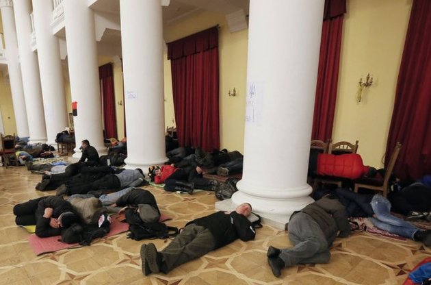 "Беркут" пообещал не штурмовать столичную мэрию и Дом профсоюзов