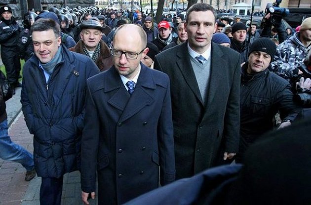 Лидеры оппозиции потребовали от Пшонки отчитаться в Раде по разгону Евромайдана