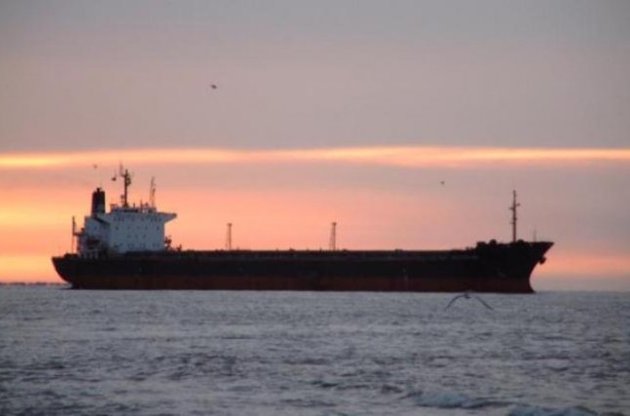 У берегов Нигерии пираты напали на танкер с 17 украинцами на борту