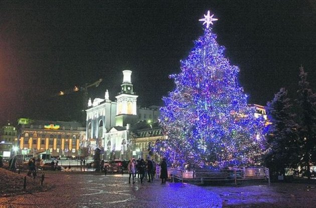 В четверг во всех районах Киева зажгут новогодние елки