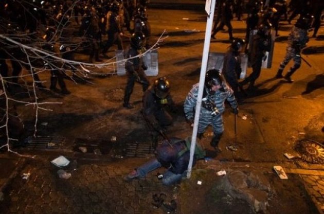 Избиение демонстрантов стало самым серьезным преступлением государства за годы независимости, - правозащитник